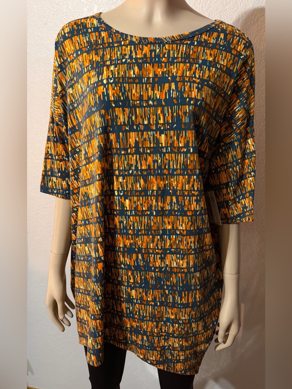 OVERSIZED SMALL NWT C PICS CLOSET CLEAR OUT ON ALL LULAROE MAKE AN OFFER BUNDLE